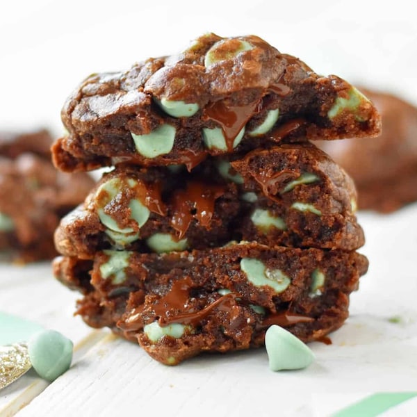 Chocolate Mint Chip Cookie Recipe | Gourmet stuffed bakery cookie recipe | Homemade cookie baking recipes | Sweet sugar dessert