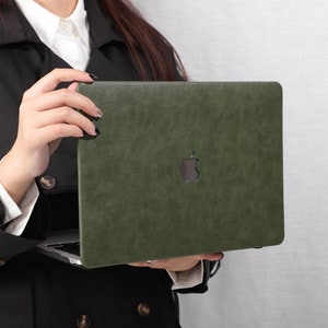 Donkergroen leer gepersonaliseerd MacBook Pro 14-hoesje M1 Macbook Air 13 Macbook Pro 13 Pro 14 16 15 M2 A2681 2022 cadeau-idee