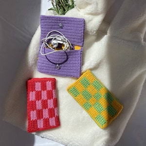 Porte-cartes à carreaux au crochet