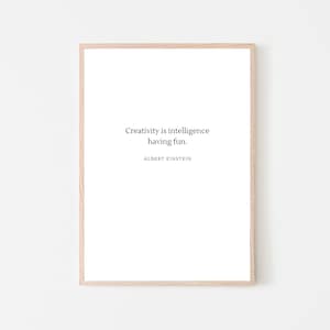 Puede incluir: Una impresión enmarcada con fondo blanco y texto negro que dice "La creatividad es la inteligencia que se divierte. ALBERT EINSTEIN"