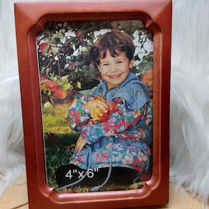 Vintage Wooden 4&quot;x6&quot; Glass Protected Picture Photo Frame