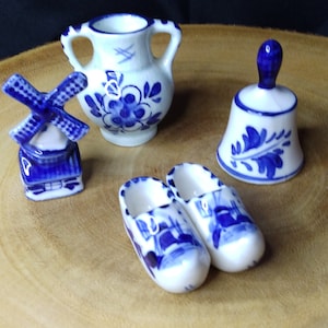 Delf Holland Miniatures Vintage Set of 4 Vase Windmill Shoes Bell figures figurines Blue and White Delft Mini