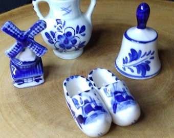 Delf Holland Miniaturen Vintage Set mit 4 Vasen, Windmühlenschuhen, Glockenfiguren, Blau-Weiß-Delft-Mini