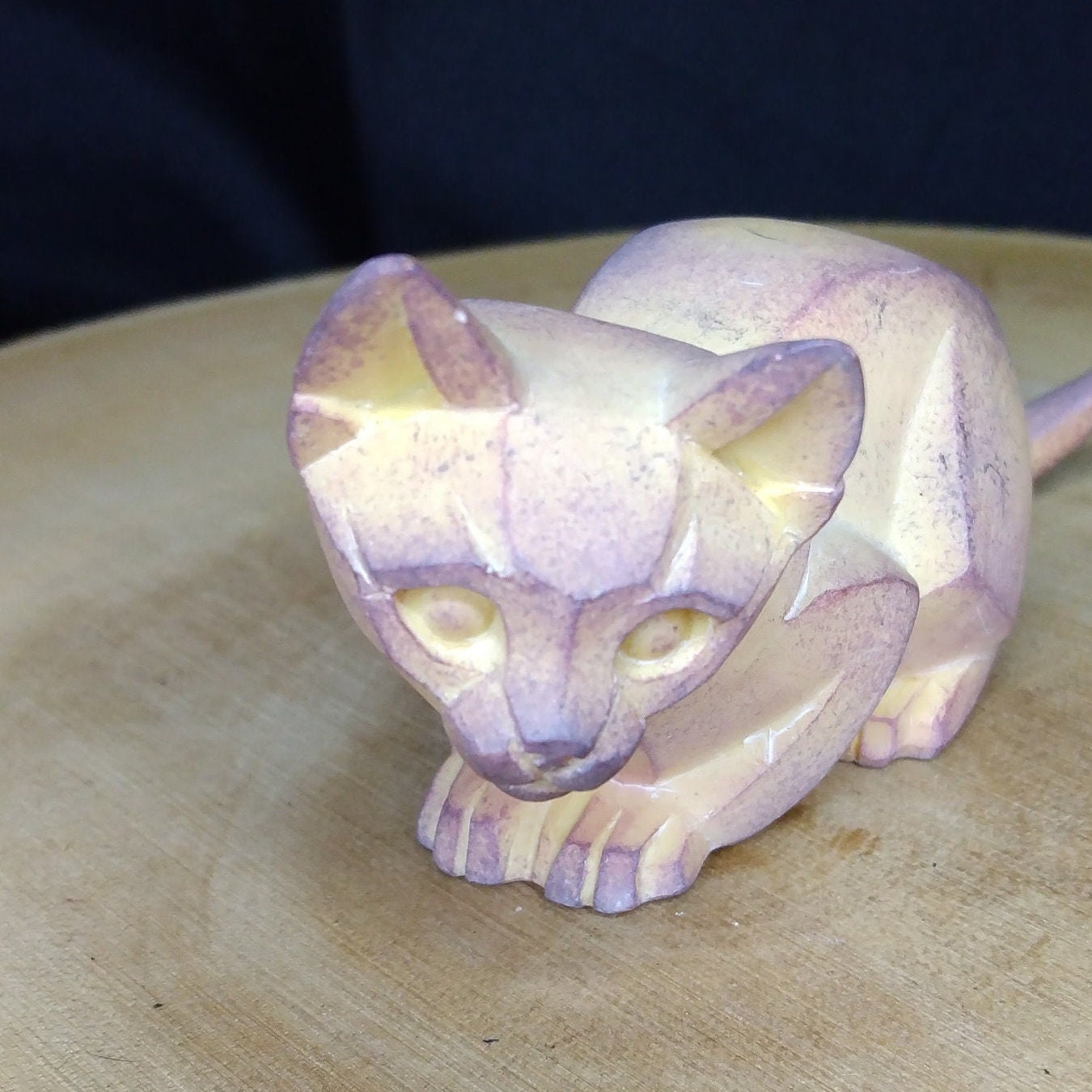 座っている白いねことじょうろ ピーターラビット ボーダーファイン