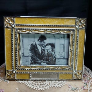Metal Frames Vintage 80&#39;s Style Metal 4x4 Picture Photo Frame Silver Plated Fluid Gold Design