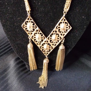 Large Necklace Vintage Sarah Coventry Gold Tone Triple Tassel Chevron Shaped Pendant Necklace Signed