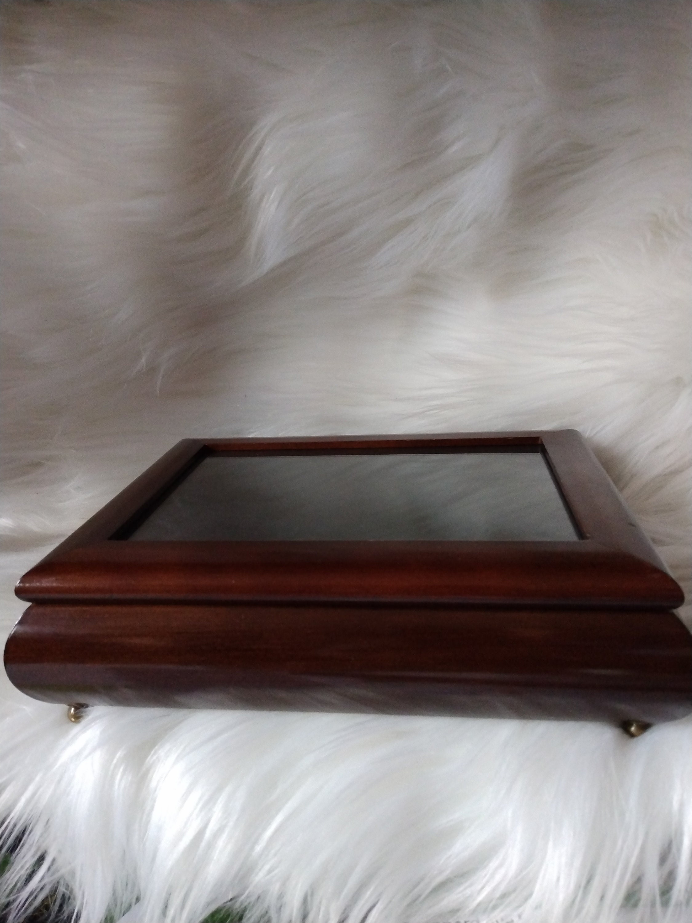 Vintage THE BOMBAY COMPANY Cherry Wood Photo Storage Box 4x6 Picture Frame  1995