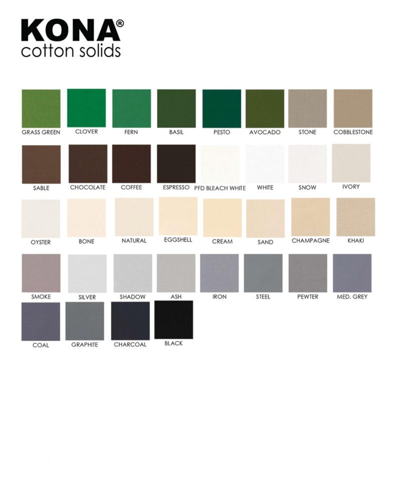 Pu&ograve; includere: Una tabella colori di tessuti in cotone Kona. La tabella mostra una variet&agrave; di colori, tra cui tonalit&agrave; di verde, marrone, bianco, beige, grigio e nero. Il testo "KONA cotton solids" &egrave; in alto.