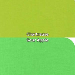 Pu&ograve; includere: Due sezioni di tessuto a tinta unita, una chartreuse e una verde mela. Il testo "Chartreuse" e "Sour Apple" &egrave; visualizzato in bianco tra le due sezioni di tessuto. Il tessuto ha un aspetto strutturato.