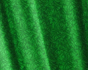 Kelly Green Bamboo Leaf 100% Cotton Quilting Fabric Continuous Cut Fabric by the Half Yard Irish Green Tonal Green Blender Christmas Fabric
