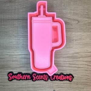 I'm wondering if anyone could suggest where I could purchase a silicone  mold to make a straw holder/name plate (specifically for the Stanley  tumblers). I appreciate any suggestions. TIA : r/resin