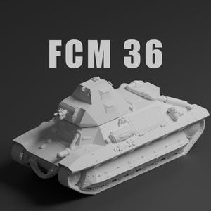 Puede incluir: Imagen en escala de grises de un modelo de tanque FCM 36. El tanque es de color claro, con detalles visibles de la torreta, las orugas y la carrocería. El texto "FCM 36" se muestra en letras grandes y en negrita encima del tanque.