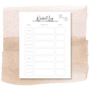 Op de afbeelding: Een printbare workoutlog met een halterillustratie. De log heeft kolommen voor dag, oefening en doel. De dagen van de week staan links op de pagina.