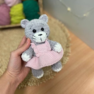 ニット猫ぬいぐるみ：取り外し可能なドレス、1歳の誕生日プレゼント