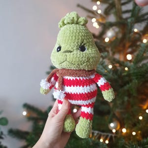Knitted Christmas Villain Plush Toy: Green Elf Gift (10.23 inches)
