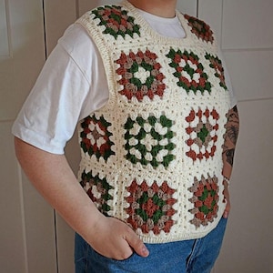 Crocheted Granny Square Vest, Retro Styl, Handmade Yarn Accessory, Boho Crochet Clothing, for Girls – Vintage-Inspired Crochet Vest