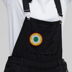 Écusson brodé DAISY, écusson princesse jaune orange pour femme, idées de cosplay faciles, insigne de jeu vidéo, pierre précieuse verte médaillon marguerite blanche