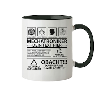 Könnte beinhalten: Weiße Keramik-Kaffeetasse mit schwarzem Rand und Henkel. Die Tasse zeigt eine schwarz-weiße Grafik mit dem Text "Mechatroniker - Dein Text Hier" und weiteren Texten auf Deutsch. Die Grafik enthält Symbole für ein Auto, eine Kaffeetasse, einen Kopf und ein Gehirn.