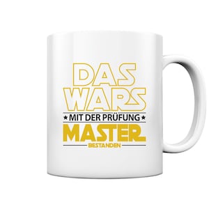 Könnte beinhalten: Weiße Keramiktasse mit goldener Aufschrift "Das Wars Mit Der Prüfung Master Bestanden".