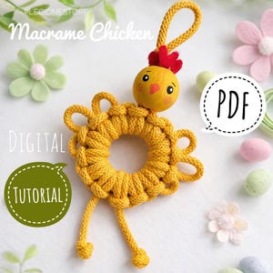 Op de afbeelding: Een set van drie keramische mokken met een gespikkelde, crèmekleurige glazuur. Elke mok heeft een ander handgeschilderd bloemmotief in tinten blauw, groen en geel. De mokken hebben een eenvoudige, moderne vorm.