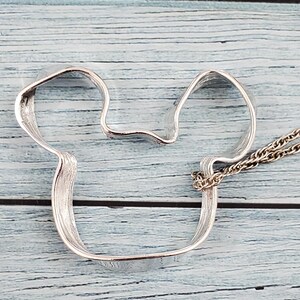 Collar con orejas de Mickey Mouse de Disney Freeform, chapado en plata, 40,6 cm (16 pulgadas) imagen 4