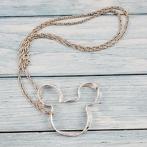 Collar con orejas de Mickey Mouse de Disney Freeform, chapado en plata, 40,6 cm (16 pulgadas) imagen 3