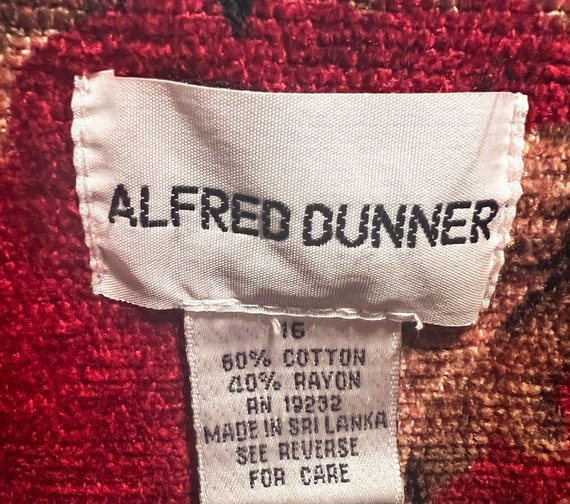 90s Tapestry Red Textured Carpet Rug Jacket Floral Vintage Alfred Dunner View 5