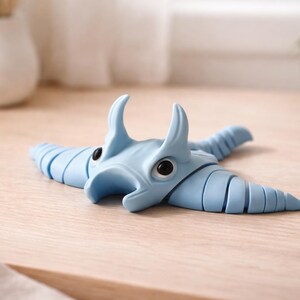 Beweglicher Manta Rochen 3D Druck, posierbare Rochen Deko, flexi Figur, Schreibtisch Deko, Sammlerstück ab 14
