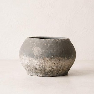 Distressed pot
