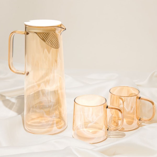 Amber-Borosilicate Glass Pitcher with Strainer Lid & Mugs, Stemless Drinkware Set,  Water Jug 2 Cups Storage Serving Pitcher Glassware Gifts