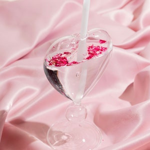 Heart shaped Glass Cup Cocktail Cup with straw