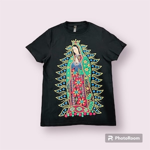 Camiseta Virgen de Guadalupe que brilla en la oscuridad