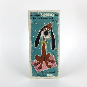 Vintage verlate verjaardagskaart door Buzza Cardozo - Trieste huilende hond met verfraaide Pom Pom-neus - late verjaardag, gemiste verjaardagskaart