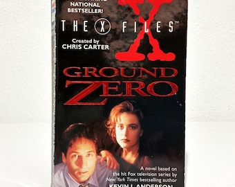 Expediente X: Zona Cero - Kevin J. Anderson - Libro de bolsillo de la serie de televisión de ciencia ficción de 1996 - Primera edición - Mulder y Scully: Misterio de asesinato sin resolver