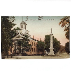 Palacio de justicia y monumento de Bedford, Pensilvania: postal antigua de Albertype coloreada a mano, sin enviar, de alrededor de 1930, foto de recuerdo