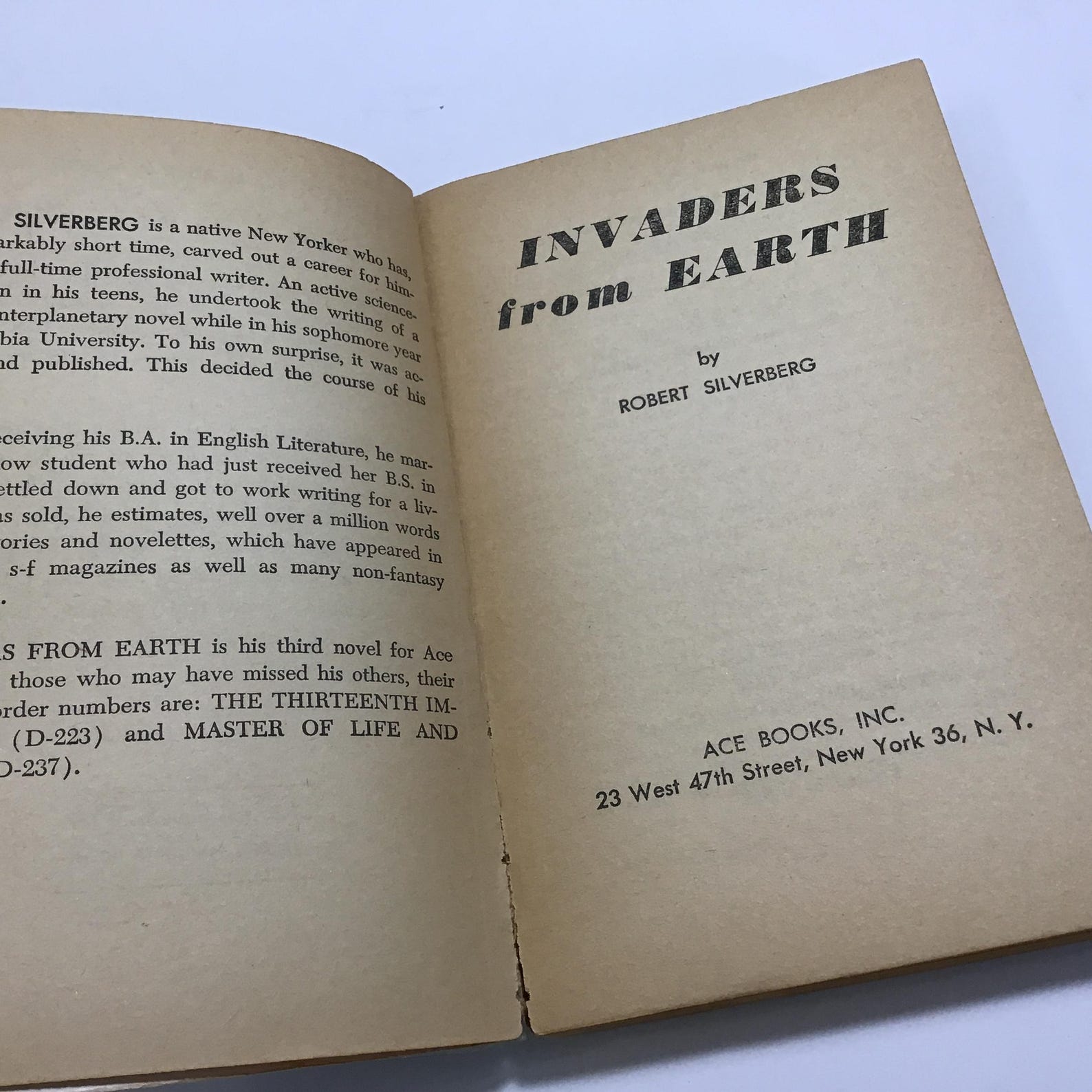 Invaders From Earth / Across Time - Robert Silverberg / David Grinnell ...