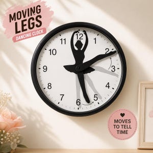 Pode incluir: Um relógio de parede preto e branco com um design de bailarina. Os ponteiros do relógio são os braços e as pernas da bailarina, com o texto "MOVING LEGS DANCING CLOCK" e "MOVES TO TELL TIME". O relógio é redondo com uma moldura preta.