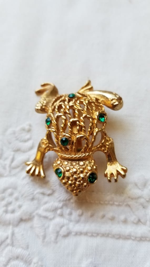 Vintage Frog Toad Pin. Unsigned. Gold tone with Gr