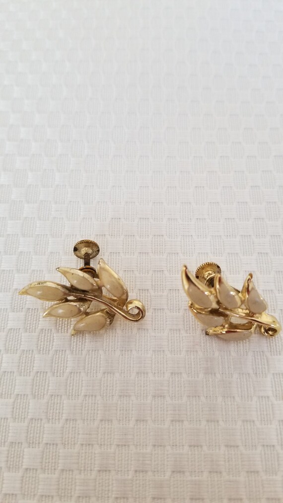 Vintage 1950's Signed Coro earrings. Screw backs.… - image 1