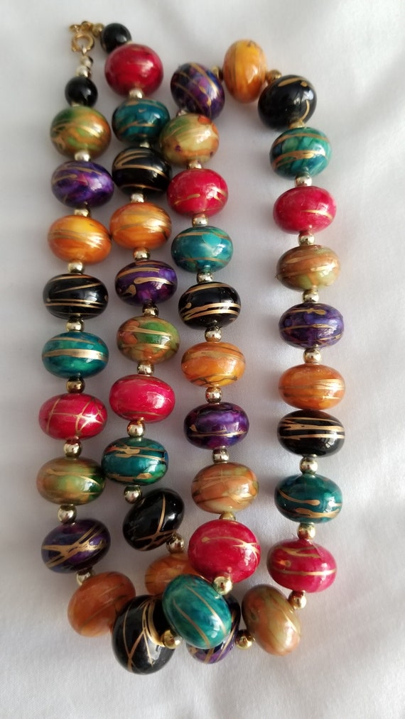 1960's Colorful Vintage Beaded Beautiful Necklace.