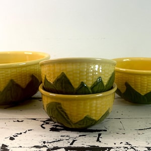 Rare Shawnee Corn King Pottery Set of 4 bowls - 1940&#39;s Vintage Kitchenware
