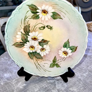 Antique hand-painted daisy floral wall plate, cabinet plate