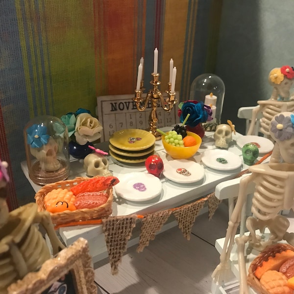 Miniature Dia de los Muertos Alter Items, Dollhouse Calacas, Calaveras, Pan de Muerto, Candles, Pictures, Flowers, Skulls, 1:12 Offrenda