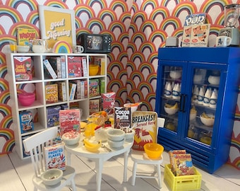 Miniatur Milch und Müsli Bar, Puppenhaus Samstag Morgen Cartoons & Zucker Müsli, 1:12 Nostalgische Müsli Boxen, Saft, Toast, TV, Art