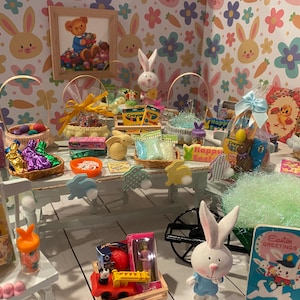Miniature Fillable Easter Baskets, 1:12 Scale Dollhouse Candy & Toys