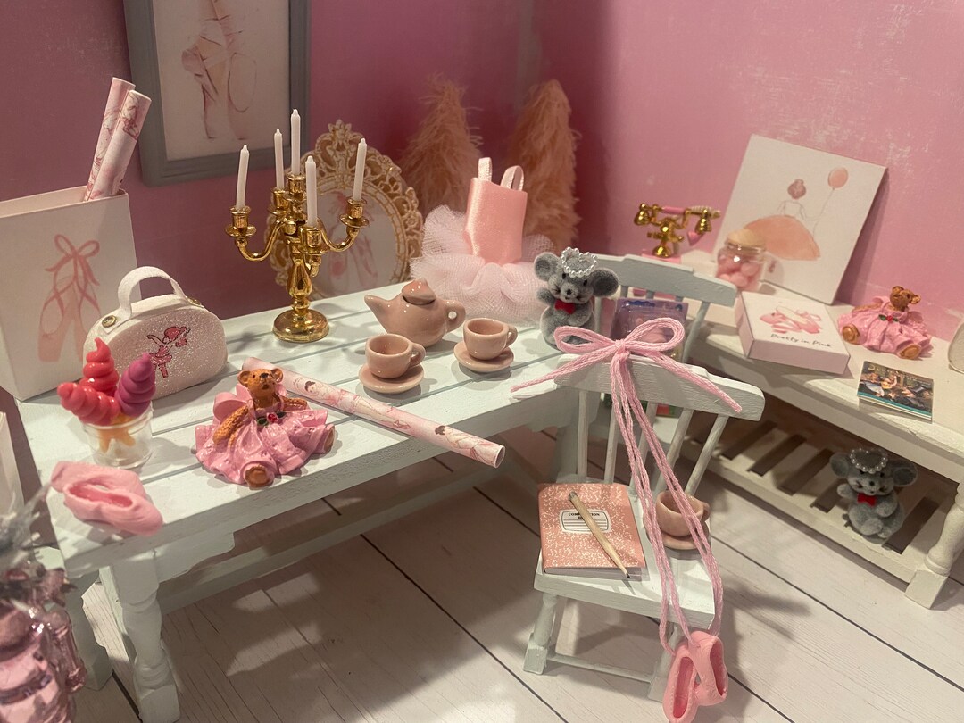 KIDSLEY BALLET SCHOOL PLAYHOUSE SET