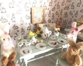 Miniatura per festa del tè di Pasqua, set da tè per coniglietti in miniatura, piatti pasquali, mini coniglietti snodabili, scala 1:12
