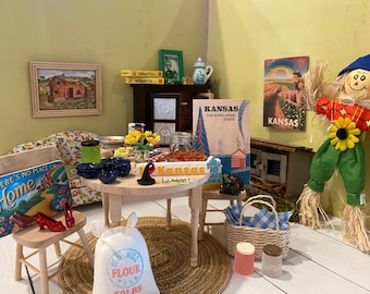 Midwestern Miniatures, Dollhouse Kansas Travel, 1:12 Prairie, Farmhouse Accessories, Dishes, Pies, Sunflowers