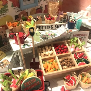 Miniature Garden Accessories, Dollhouse Farmer&#39;s Market, Vegetables, Fruit Stand, 1:12, Art, Books, Seed Packs, Garden Tools, Baskets, Wagon