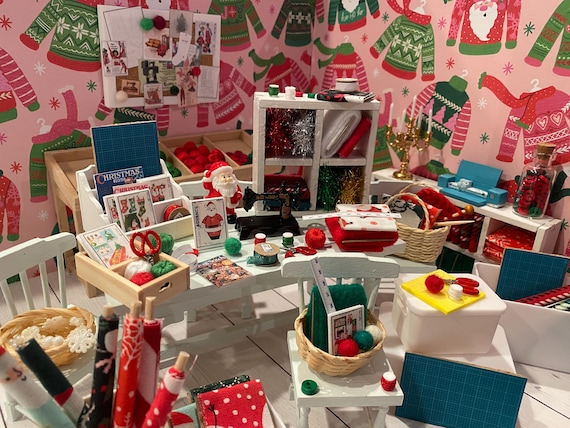 Miniature Christmas Craft Shop, Santa's Sewing, 1:12 Dollhouse Sewing Machine, Fabric, Patterns, Thread, Ribbons, Self Heal Mat, Idea Board